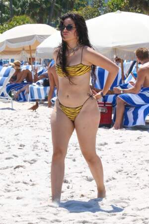 la chanteuse et actrice Camila Cabello sur une plage de Floride, avril 2022