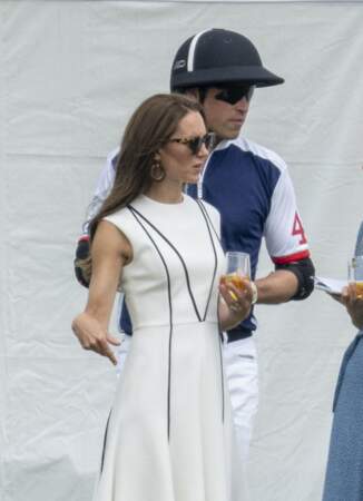 Kate Middleton recycle ses fameuses lunettes de soleil écaillées de la marque Finlay & Co