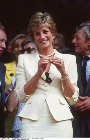 Férue de tennis comme sa belle-fille Kate Middleton, la princesse Diana ne passe jamais inaperçue dans les gradins de la tribune royale comme en 1995.