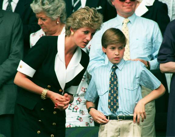 Wimbledon devient presque un rendez-vous mère et fils pour la princesse Diana et le prince William. En 1994, ils sont à nouveau aperçus dans les tribunes royales.