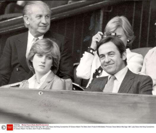 À quelques jours de son mariage avec le prince Charles, Lady Diana Spencer assiste au tournoi de Wimbledon avec le roi Constantine de Grèce en 1981.