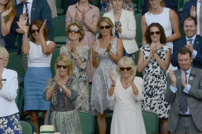 Carole Middleton et Camilla Parker Bowles assistent au tournoi de tennis de Wimbledon le 2 juillet 2015.
