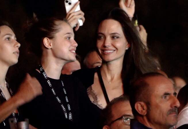 Angelina Jolie et sa fille Shiloh se sont affichées tout sourire au concert de Måneskin, au "Circo Massimo", à Rome, le 9 juillet 2022.