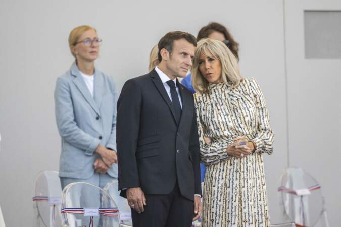 La première dame Brigitte Macron au côté de son mari lors du défilé militaire du 14 Juillet 2022 à Paris.