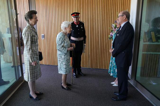 La princesse Anne accompagnait sa mère Elizabeth II lors de l'inauguration du Thames Hospice, à Maidenhead, le 15 juillet.