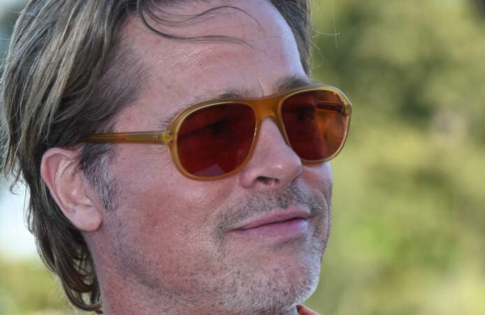 Brad Pitt, 58 ans, cheveux au vent à Paris sur le bateau-mouche "L'Excellence" au Port Debilly, le 16 juillet 2022, pour la promotion du film "Bullet Train"