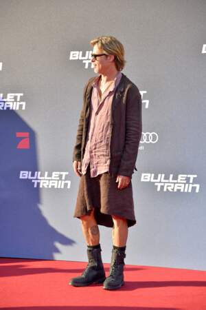 Brad Pitt a fait un choix vestimentaire pour le moins audacieux à la première du film "Bullet Train", à Berlin, le 19 juillet 2022.