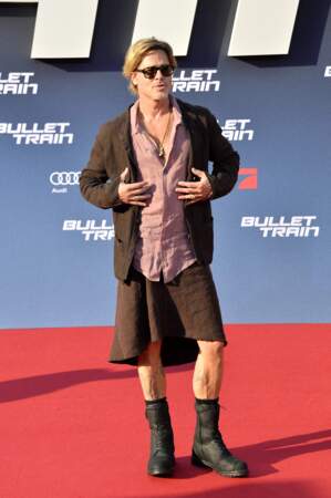 Brad Pitt a opté pour un look très original à la première du film "Bullet Train", à Berlin, le 19 juillet 2022.