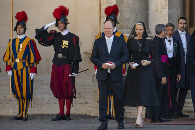 Le prince Albert de Monaco et son épouse Charlene rencontrent le pape François, au Vatican, le 20 juillet 2022