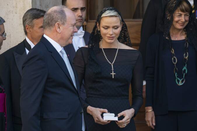 Le prince Albert II et Charlene quittent le Vatican après leur rencontre avec le pape François le 20 juillet 2022