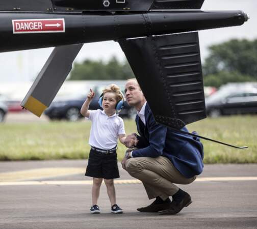 À trois ans, le prince George s'intéresse aux avions lors du Royal International Air Tattoo, le 8 juillet 2016 à Gloucester (Angleterre)