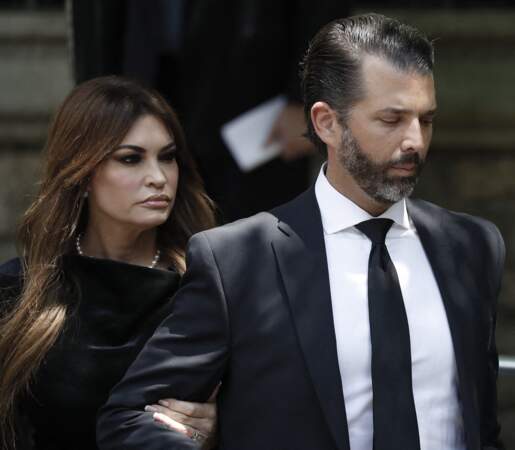 Le fils aîné d'Ivana Trump, Donald Trump Jr., en compagnie de sa petite amie Kimberly Guilfoyle, aux obsèques de sa mère.