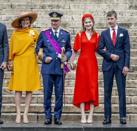 Le roi Philippe, la reine Mathilde, la princesse Elisabeth, le prince Gabriel, le prince Emmanuel et la princesse Eléonore de Belgique assistent à la fête nationale à Bruxelles, le 21 juillet 2022.