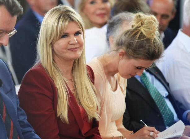Corinna Schumacher et sa fille Gina à la cérémonie d'attribution du prix d'État de l'État de Rhénanie du Nord-Westphalie à Michael Schumacher. (Cologne, Allemagne, le 20 juillet 2022).