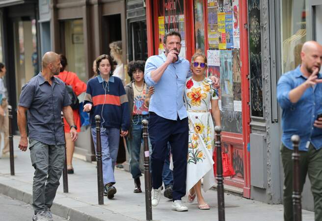 Séparés il y a 18 ans alors qu'ils étaient mariés, Jennifer Lopez et l'acteur Ben Affleck ont été aperçus à Paris pour profiter de leur voyage de noces, ce vendredi 22 juillet.
