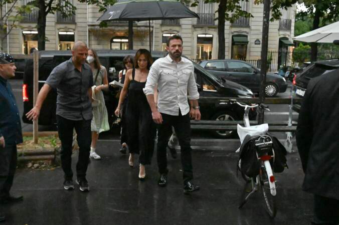 Jennifer Lopez se perche sur des talons à plateformes noires Andrea Wazen, le 22 juillet 2022. 