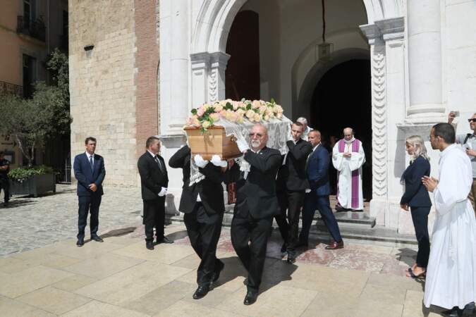 Le cercueil de Dani était couvert de centaines de roses colorées, selon les voeux de sa soeur Véronique Graule