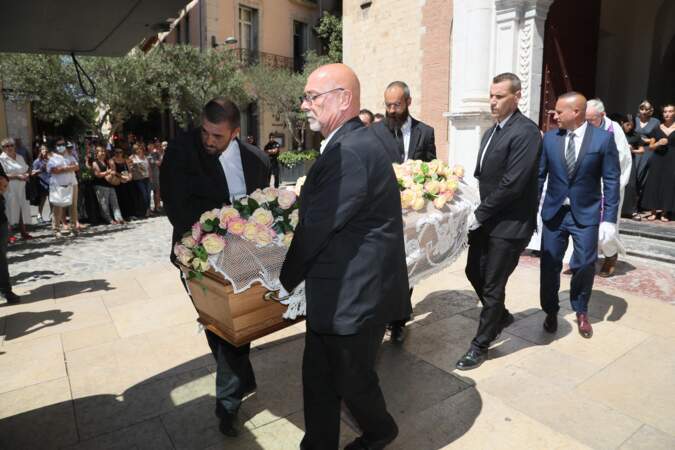 C'est sous les applaudissements de la foule perpignanaise que le cercueil de Dani a quitté la cathédrale, avant de rejoindre le cimetière Saint-Martin