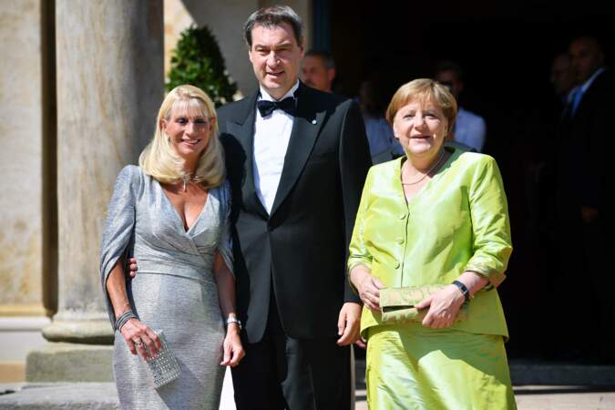Angela Merkel recycle sa tenue qu'elle portait déjà au Festival de Bayreuth en 2019. 