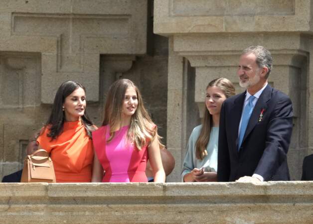 La famille royale d'Espagne s'est rendue à la cathédrale de Santiago après la cérémonie de l'offrande nationale à Saint-Jacques-de-Compostelle, le 25 juillet 2022. 
