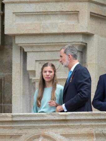 Sofia d'Espagne et son père, le roi Le roi Felipe VI avec une robe de la marque Bruna - Genevieve Mina Dress à 145€ pour la cérémonie de l'offrande nationale à Saint-Jacques-de-Compostelle, le 25 juillet 2022.