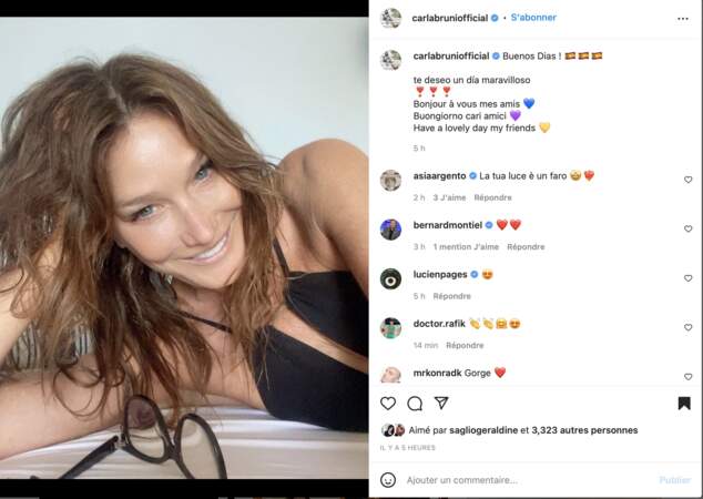 Carla Bruni poste une photo sur ses réseaux social Instagram en maillot de bain et cheveux froissés, le 26 juillet 2022.  