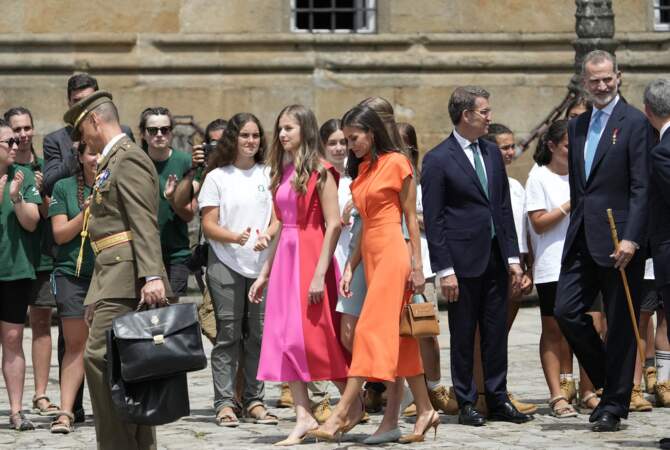 Leonor et la reine Letizia d'Espagne assistent à la cérémonie de l'offrande nationale à Saint-Jacques-de-Compostelle, le 25 juillet 2022. 