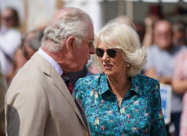Le prince Charles et sa femme, Camilla Parker-Bowles, duchesse de Cornouailles, sont apparus complices au Sandringham Flower Show (Royaume-Uni), le 27 juillet 2022