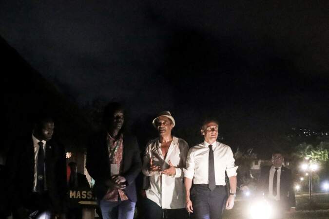 Dans la soirée du 26 juillet, Emmanuel Macron a assisté à un concert de Yannick Noah au Cameroun.