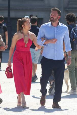 Ben Affleck et sa femme Jennifer Lopez se sont promenés sur le Pont du Carrousel à Paris, le 24 juillet