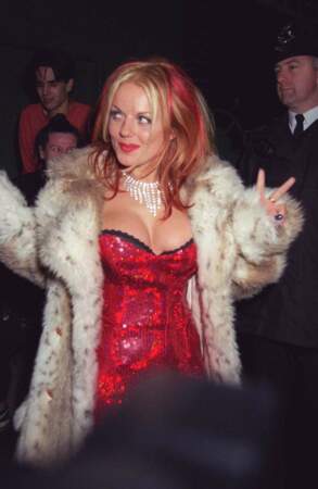 À l'époque des Spice Girls, Geri Halliwell se faisait remarquer pour ses tenues particulièrement sexy. Ici, dans les coulisses des Brit Awards, à Londres, en 1997.