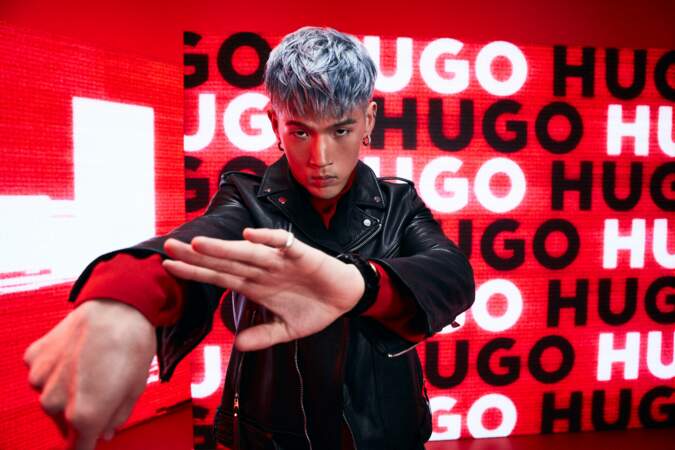 Le rappeur coréen-américain Big Matthew pose pour la campagne #HugoYourWay (Automne-Hiver 2022)