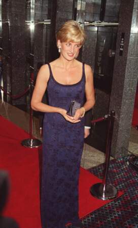 Lady Diana dans une robe moulante à la première du film "I love & war", le 13 février 1997 