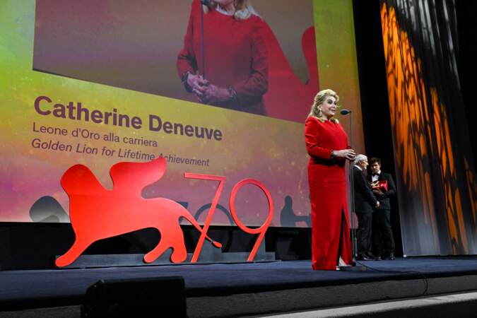 Catherine Deneuve a reçu un Lion d'honneur pour l'ensemble de sa carrière lors de la Ccérémonie d'ouverture de la 79ème édition du Festival International du Film de Venise, la Mostra. Le 31 août 2022