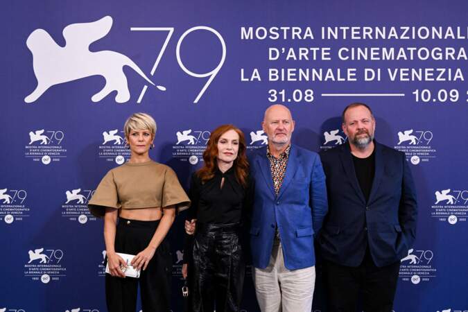 Marina Foïs, Isabelle Huppert, Gregory Gadebois, Jean-Paul Salome au photocall du film "La syndicaliste" lors de la 79ème édition du festival international du film de Venise (La Mostra), Italie, le 2 septembre 2022.