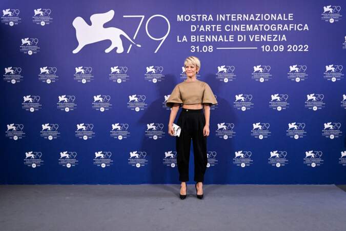 Marina Foïs, sublime, au photocall du film "La syndicaliste" lors de la 79ème édition du festival international du film de Venise (La Mostra), Italie, le 2 septembre 2022.
