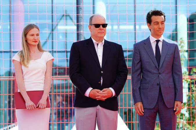 Le prince Albert II de Monaco a opté pour un look sobre mais élégant, lunettes de soleil vissées sur le nez, lors de l'inauguration du centre de performance de l'AS Monaco, à La Turbie, le 5 septembre 2022.