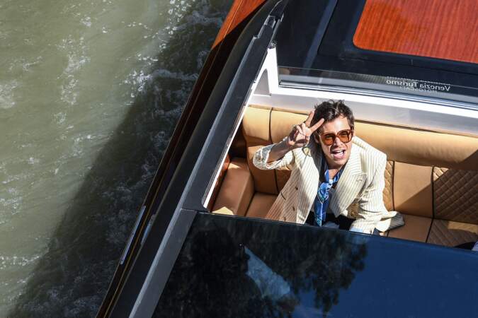 Harry Styles repart en bateau-taxi du Lido après le photocall du film "Dont worry darling" lors de la 79ème édition du festival international du film de Venise, le 5 septembre 2022