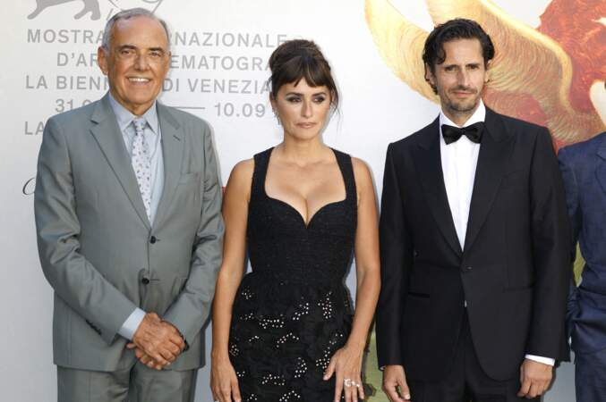Alberto Barbera, Penelope Cruz und Juan Diego Botto à la première du film "The Eternal Daughter" lors de la 79ème édition du festival international du film de Venise, le 6 septembre 2022
