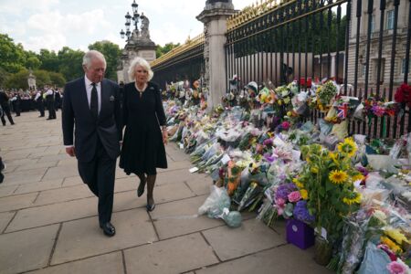 Après avoir voyagé en Écosse, le roi Charles III et son épouse Camilla se sont rendus à Buckingham Palace, à Londres, le 9 septembre 2022.