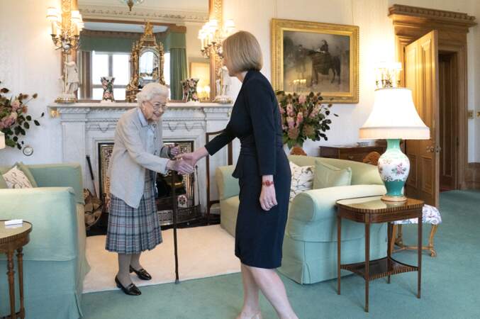 Élue Première ministre, Liz Truss rencontre la reine Elisabeth II à Balmoral, le 6 septembre 2022