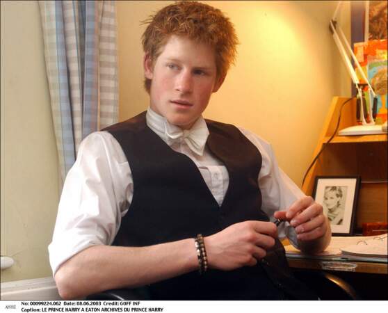 Le prince Harry dans sa chambre à l'université d'Eton, en mai 2003.