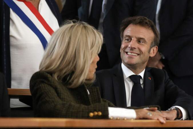 Emmanuel et Brigitte Macron très complices.