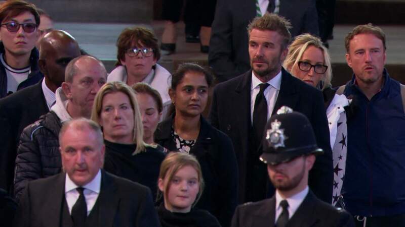 David Beckham, très ému, s'est recueilli devant le cercueil d’Elisabeth II à Westminster Hall après treize heures d’attente au milieu des Britanniques et des touristes le 16 septembre.