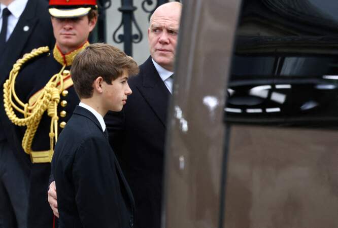 James Mountbatten-Windsor arrive à l'Abbaye de Westminster pour assister aux funérailles de sa grand-mère la reine Elizabeth II, le 19 septembre 2022.