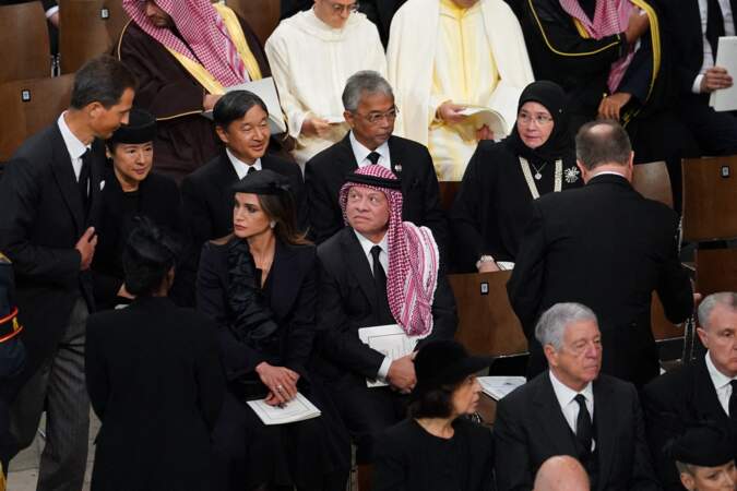 Le roi Abdullah II et la reine Rania de Jordanie assistent  aux funérailles d'États de la reine Elizabeth II en l'Abbaye de Westminster, le 19 septembre 2022.