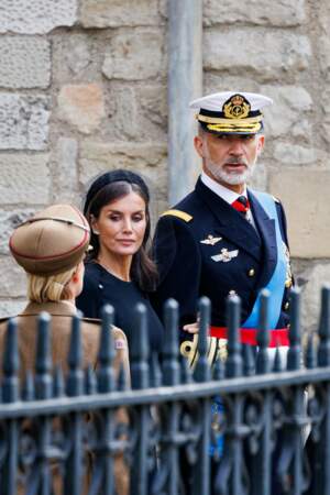 La reine Letizia d'Espagne arbore une voilette Cherubina aux funérailles de la reine Elizabeth II, le 19 septembre 2022. 
