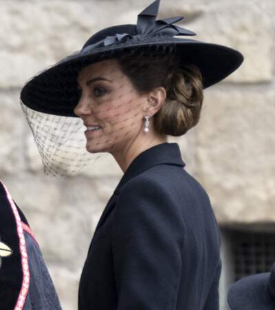 Kate Middleton arrive à la cérémonie des funérailles de la reine Elizabeth II avec un bibi et une voilette, le le 19 septembre 2022. 