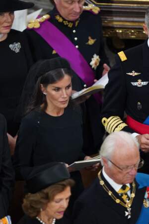 Letizia d'Espagne est entièrement vêtue de noir aux funérailles de la reine Elizabeth II, le 19 septembre 2022. 