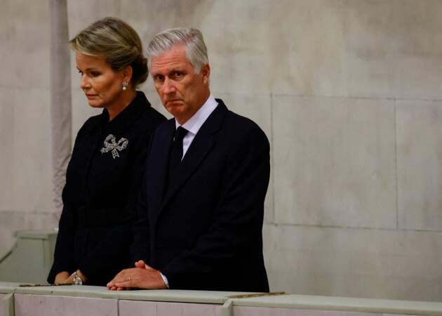 Le roi Philippe de Belgique et la reine Mathilde sont complices à la cérémonie des funérailles de la reine Elizabeth II, le 19 septembre 2022. 